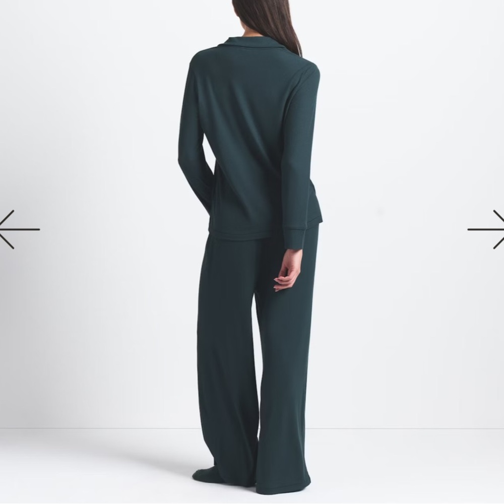 Skims soft lounge sleep set in spruce or cypress - Picture 3 of 5